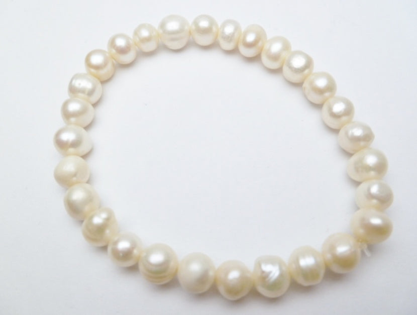 Timeless White Freshwater Pearl Stretch Bracelet – 7–8 mm