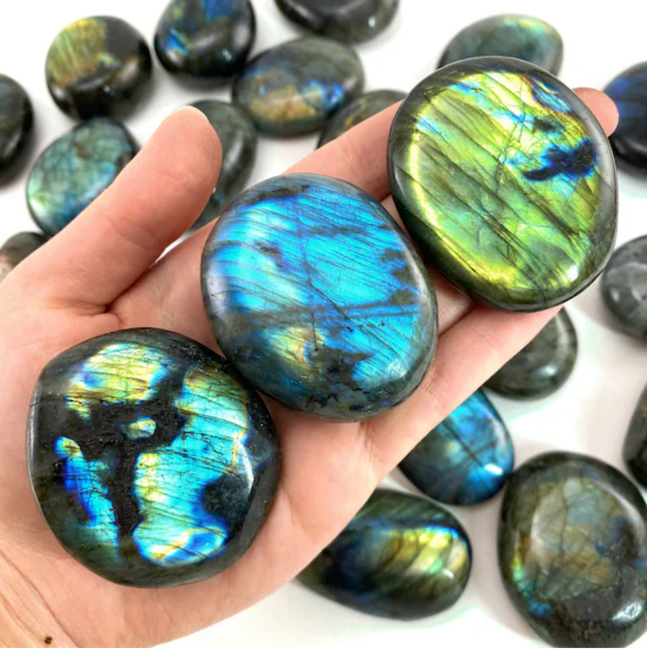 Labradorite Palm Stone – Iridescent Shield of Intuit