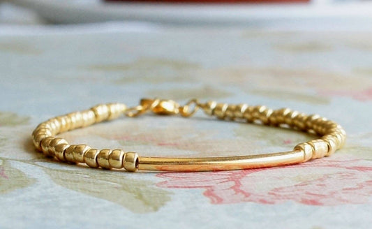 Gold Seed Bead And Gold Filled Bar Bracelet: 7"