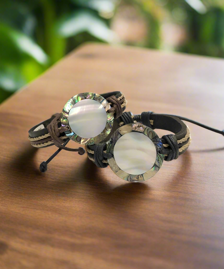 Round Paua Shell With Mother Of Pearl Shell Pendant Bracelet